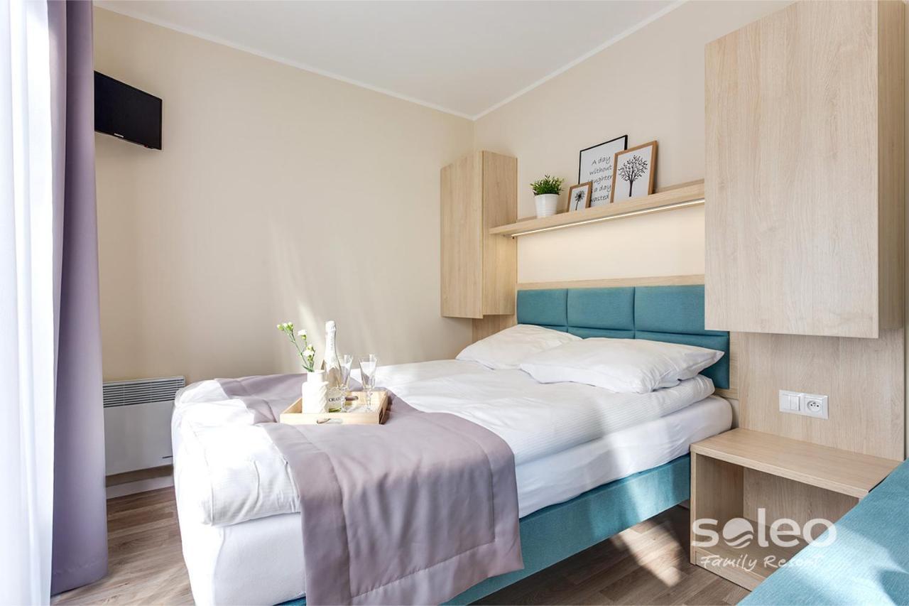 Soleo Family Resort - Domki 3 Min Od Morza - 3 Baseny, 4 Jacuzzi, Sauna, Animacje, Malpi Gaj, 3 Sale Zabaw, 4 Place Zabaw, 2 Restauracje Rewal Eksteriør billede