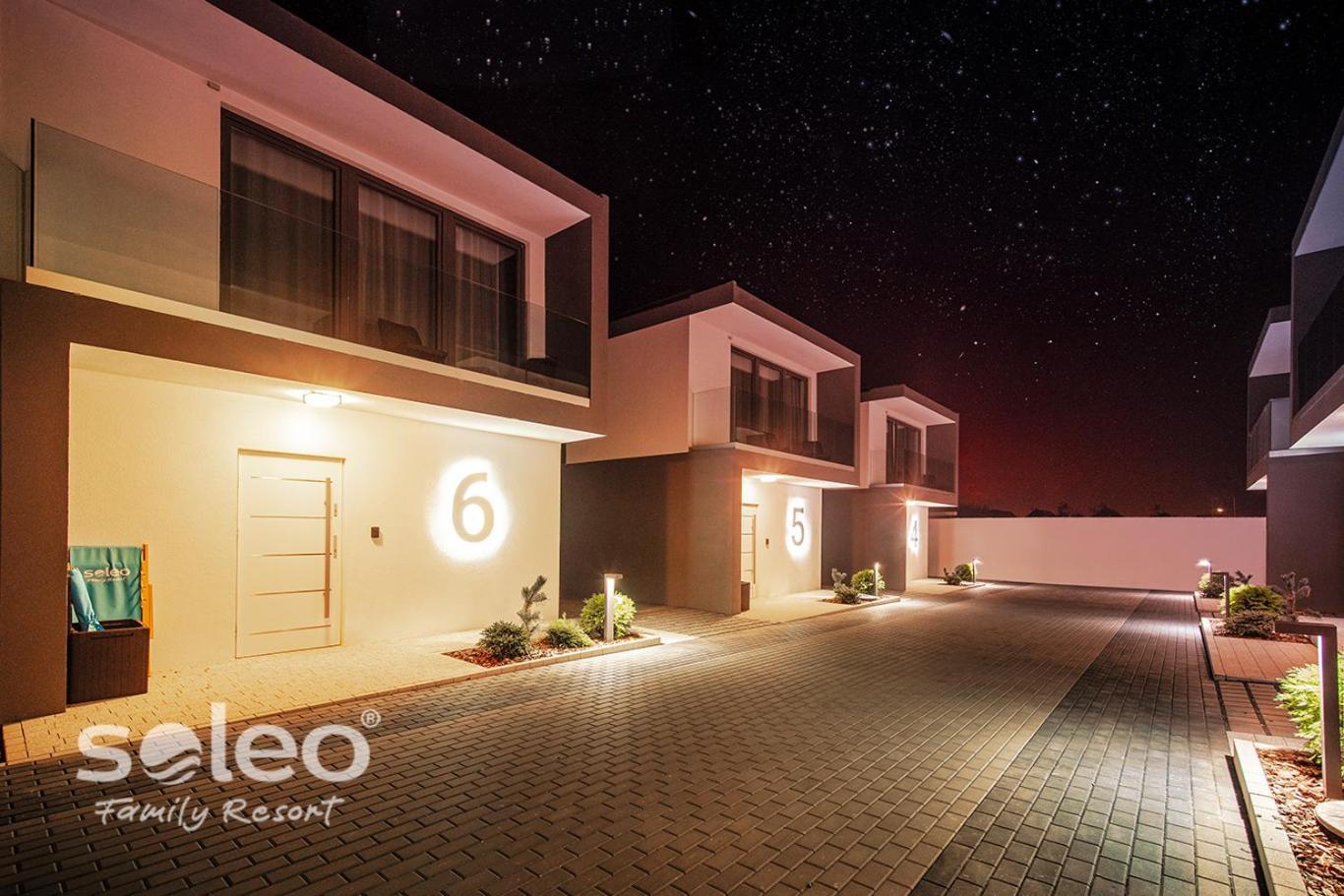 Soleo Family Resort - Domki 3 Min Od Morza - 3 Baseny, 4 Jacuzzi, Sauna, Animacje, Malpi Gaj, 3 Sale Zabaw, 4 Place Zabaw, 2 Restauracje Rewal Eksteriør billede